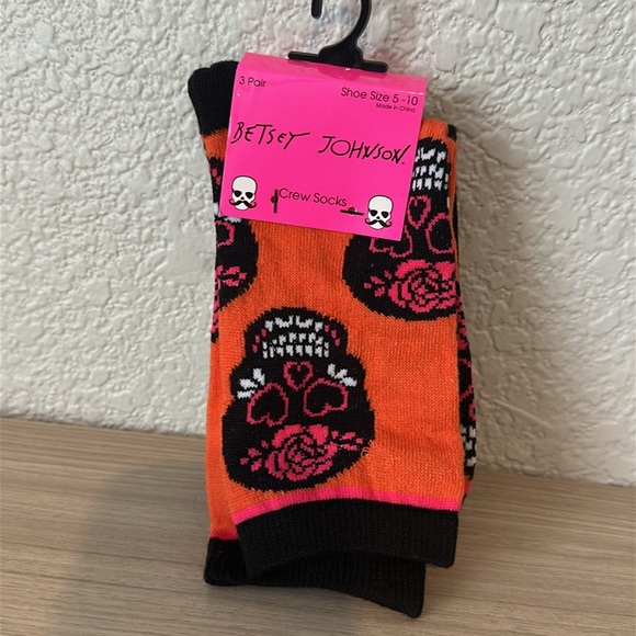 Betsy Johnson Halloween Skull  Socks 3 pairs - Picture 1 of 4